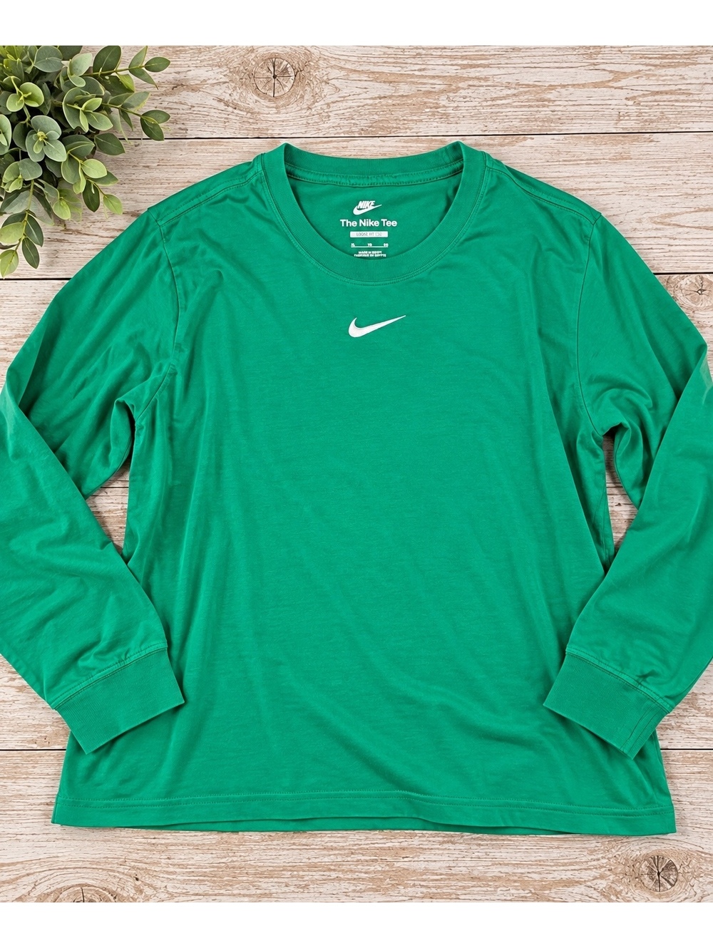 Nike The Nike Tee Long Sleeve Loose Fit T-Shirt XL Green